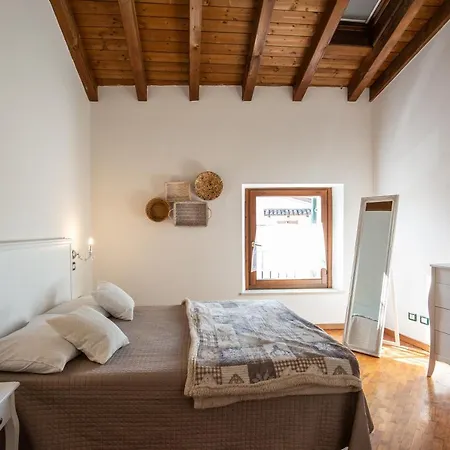 Blu Bed * 카스텔누보델가다