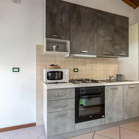 Blu Bed カステルヌオーヴォ・デル・ガルダ